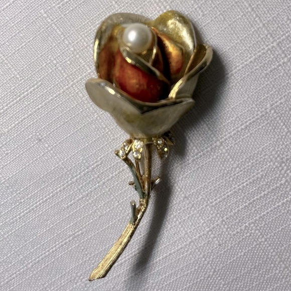 Vintage ART Gold Single Rose Brooch with Pearl & Enamel Accent. STAMPED - Picture 6 of 7